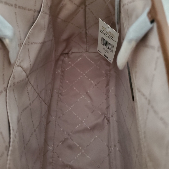 Michael Kors purse - Picture 3 of 9